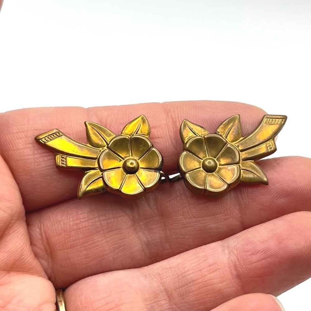 Vintage Gold Tone Floral‎ Ribbon Screw Back Earrings Mid Century Retro Flower